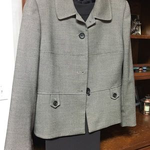 Women’s pants suit